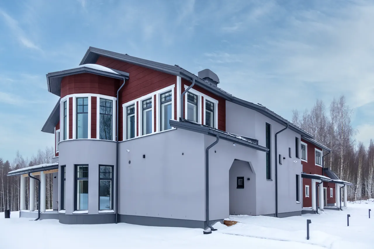 Kantalan kohteen ulkoarkkitehtuuri lähikuvassa